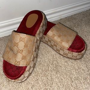 GUCCI PLATFORM SANDALS - vintage style